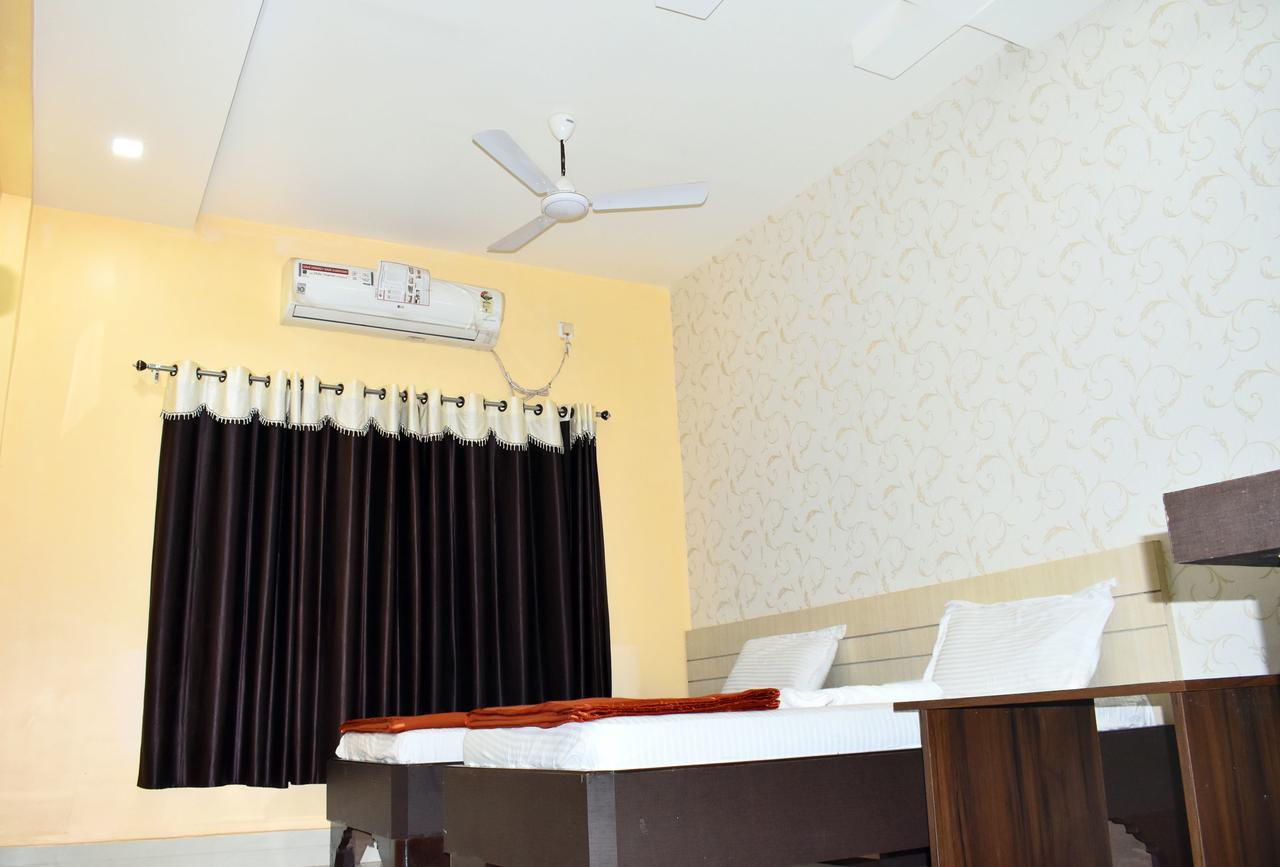Hotel Triveni Balangir Exterior photo